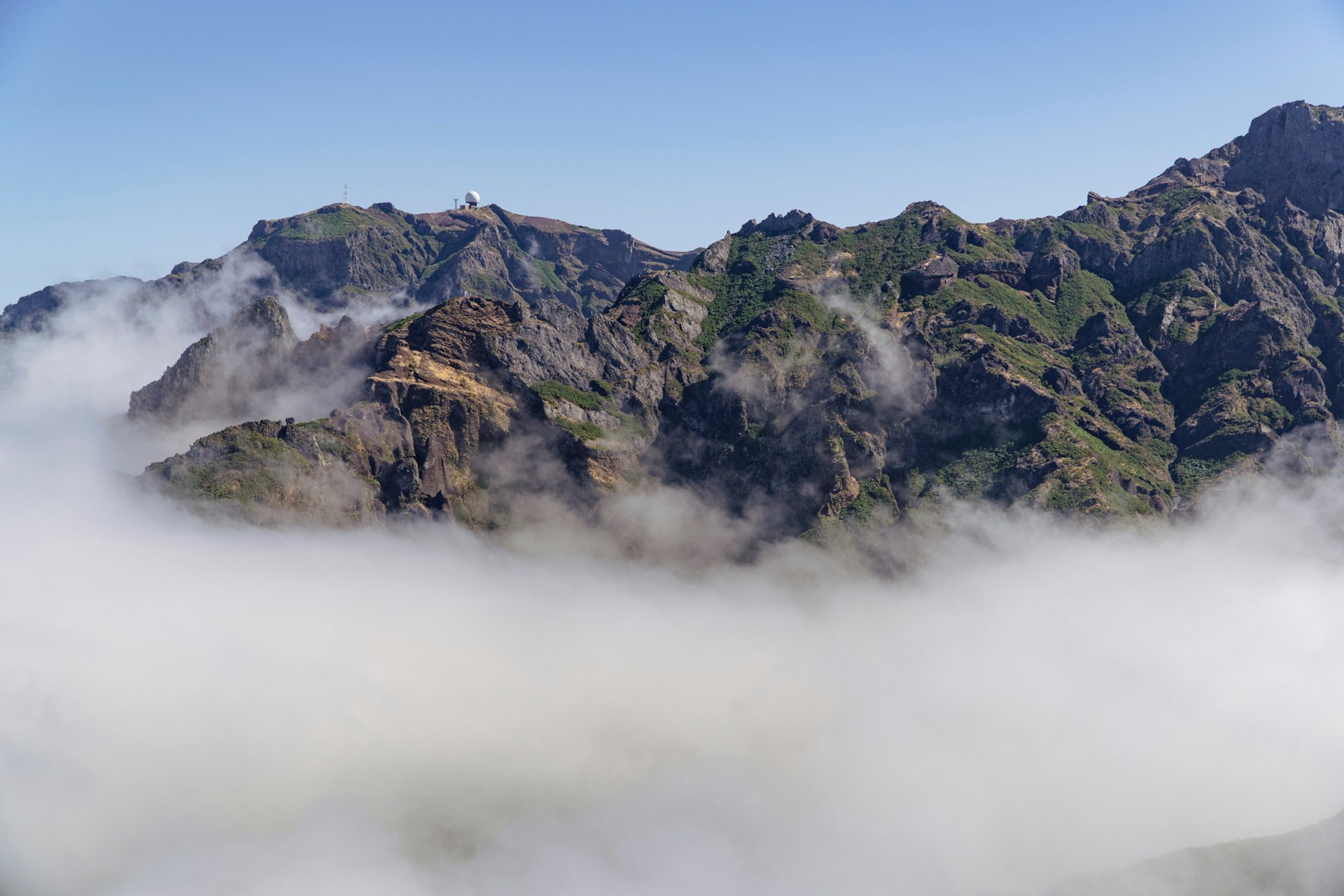Mountain ridges above the cloud in Madeira